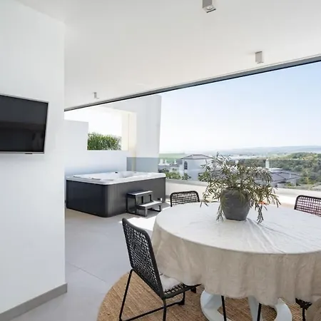 Mirador Hills 17 Luxury Jacuzzi